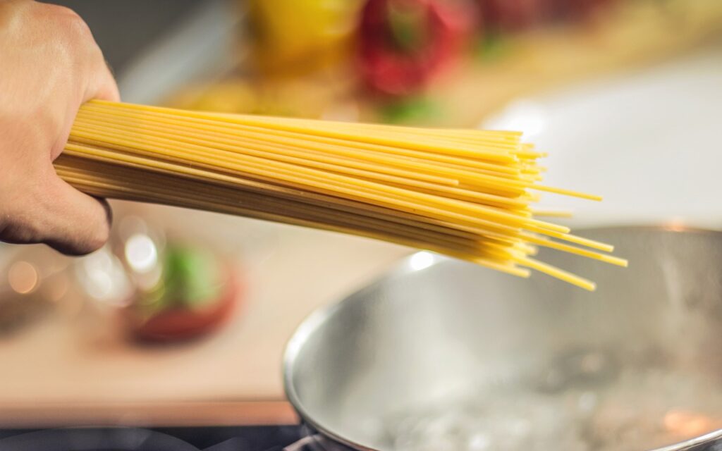 spaghetti, pasta, boiling water-569067.jpg